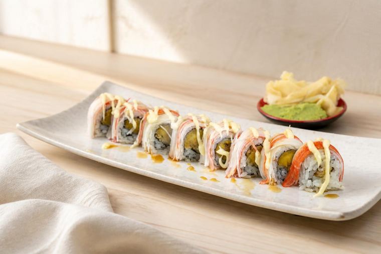 Roll with ginger & wasabi